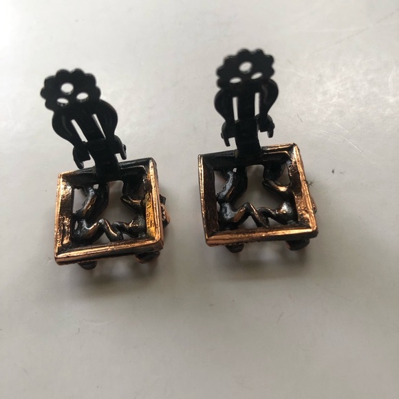 Copper Dancing Figure Earrings - possibly 1950’s - clip on earrings - Picture 6 of 10
